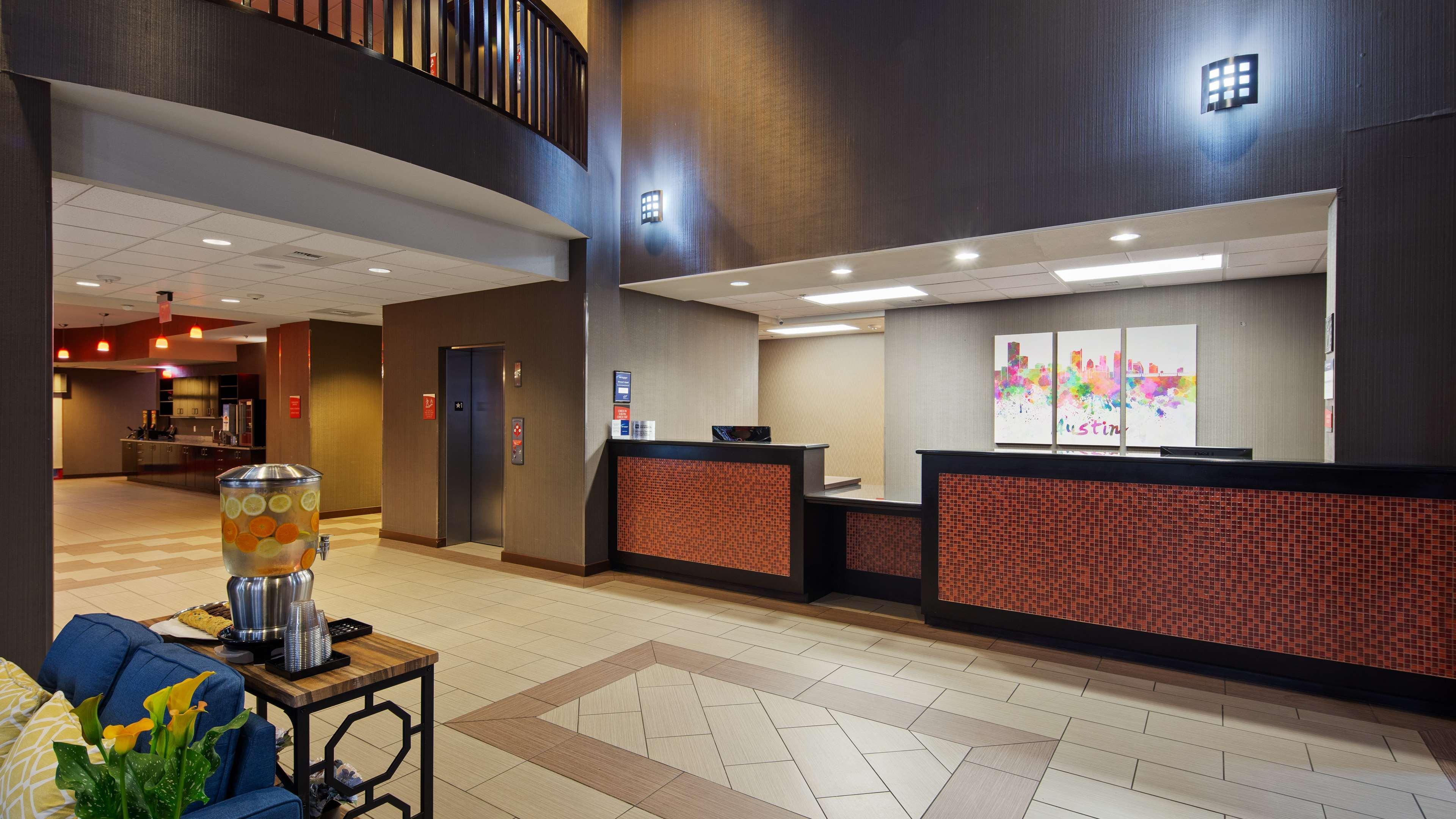 Best Western Plus Austin Airport Inn & Suites Экстерьер фото